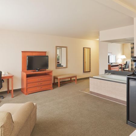 Holiday Inn Express Greensburg By Ihg Exterior foto