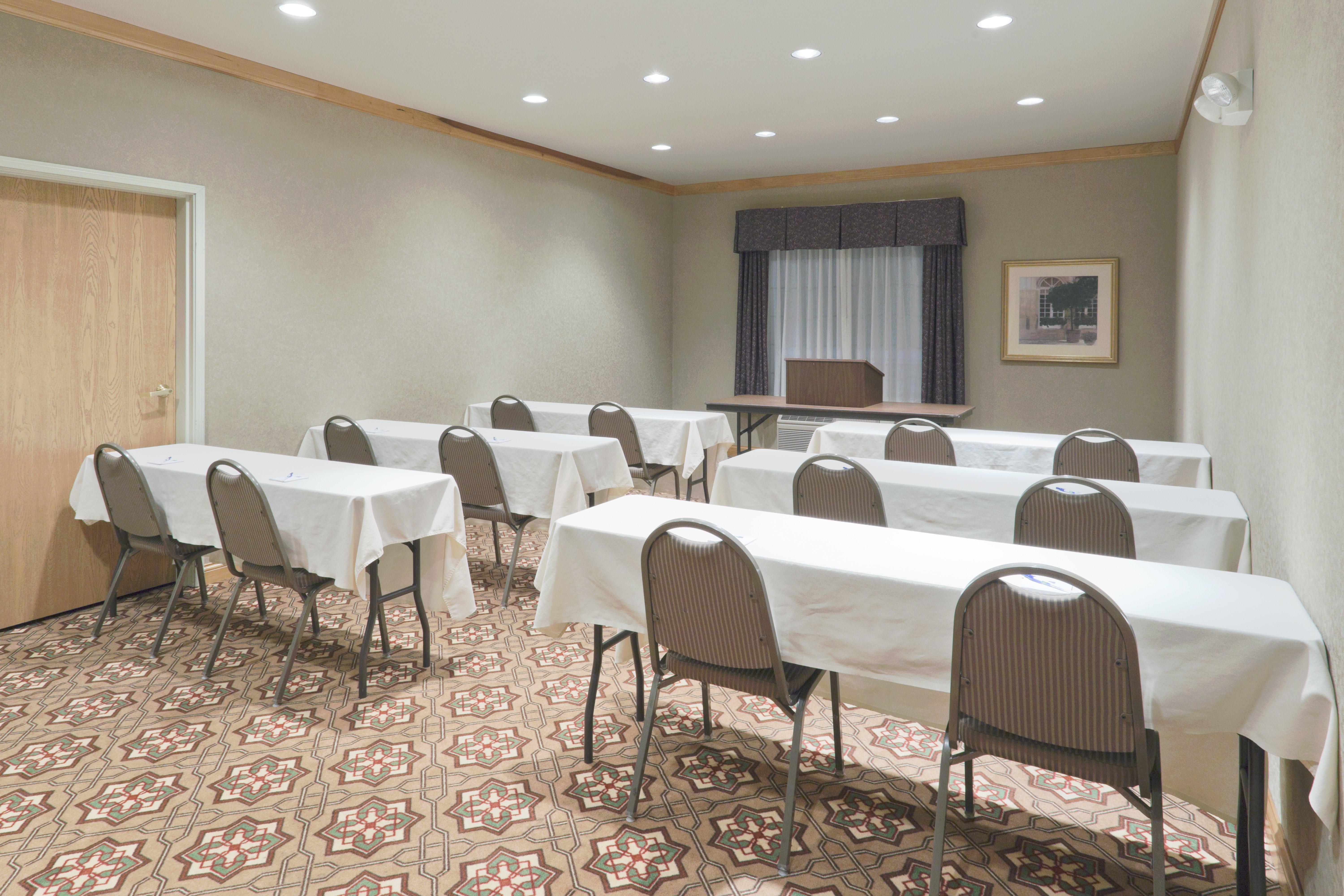 Holiday Inn Express Greensburg By Ihg Exterior foto
